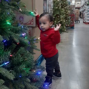 Meet your Posher, Levi